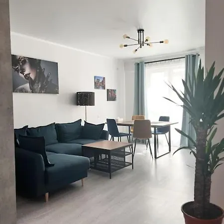 Central, Spacius Apartment.