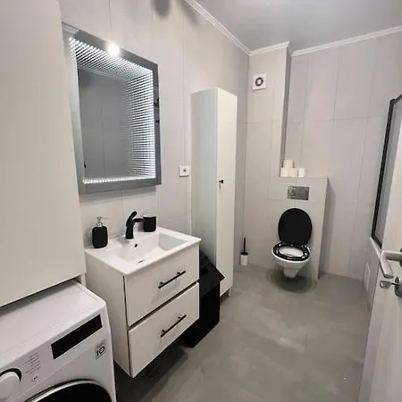 Central, Spacius Apartment. Apartment *