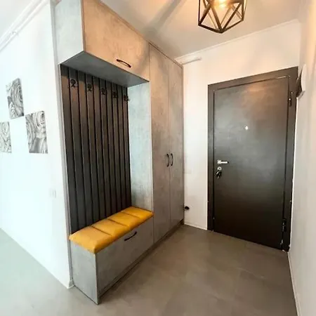 Central, Spacius Apartment. Apartment *