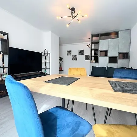 Central, Spacius Apartment. Bucharest