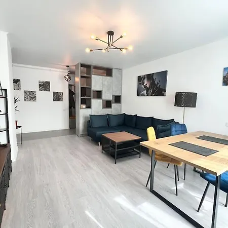 Central, Spacius Apartment. * Bukarest